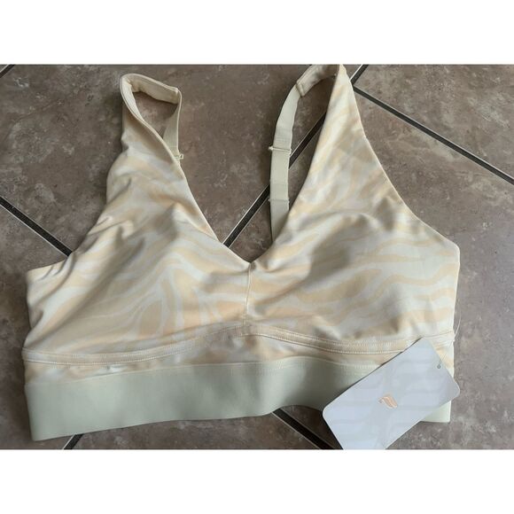 NWT Fabletics XL Low Support All Day Bra Buttermilk Zebra Stroke Soft - Picture 1 of 4